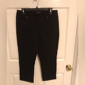 Mario Serrani Woman’s Black Comfort Stretch Cuff Capri Size L NWT